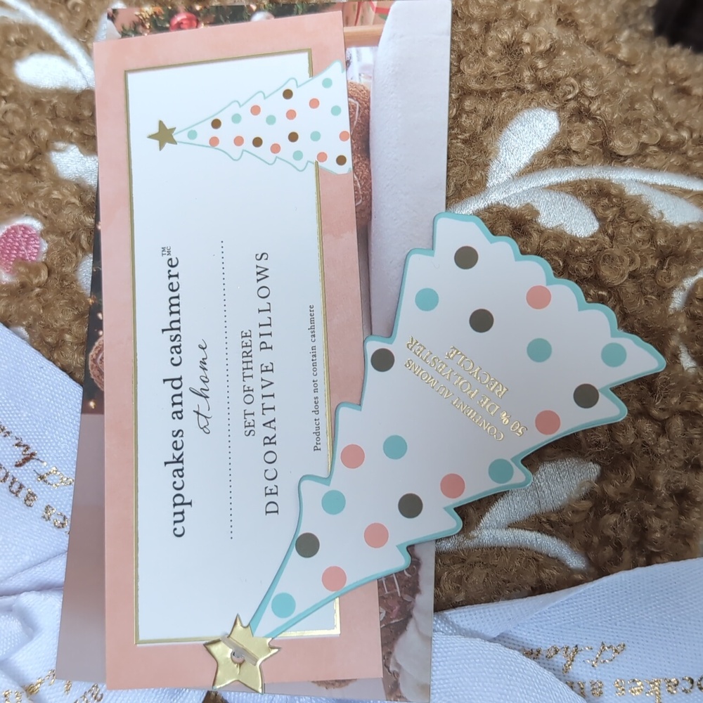 ❌SOLD❌Viral 🎥 Cupcakes & Cashmere 3 pk Christmas Gingerbread Pillows, Faux Fur - Picture 7 of 8